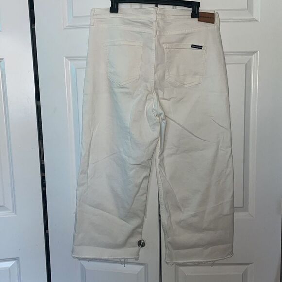 Calvin Klein white cut off jeans - Picture 8 of 9